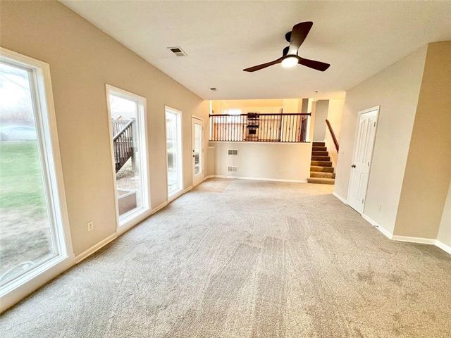 8801 N Kirkwood Avenue, Kansas City, MO 64154