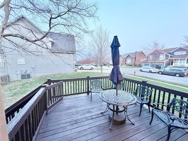 8801 N Kirkwood Avenue, Kansas City, MO 64154