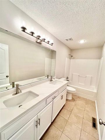 8801 N Kirkwood Avenue, Kansas City, MO 64154