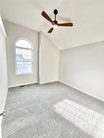 8801 N Kirkwood Avenue, Kansas City, MO 64154