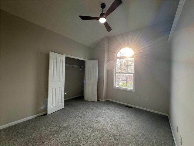 8801 N Kirkwood Avenue, Kansas City, MO 64154