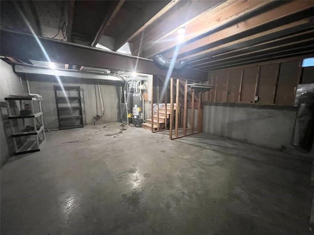 8801 N Kirkwood Avenue, Kansas City, MO 64154