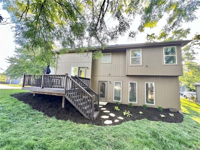 8801 N Kirkwood Avenue, Kansas City, MO 64154