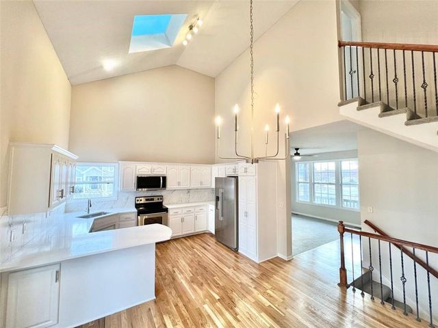 8801 N Kirkwood Avenue, Kansas City, MO 64154