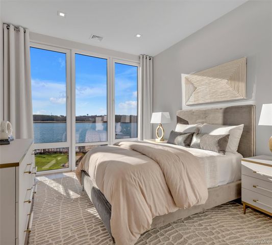 10 Shore Road 208, Glenwood Landing, NY 11547