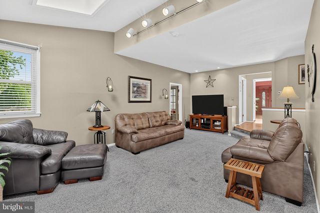 700 FOX HOLLOW DR, Yardley, PA 19067