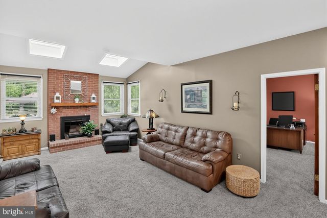 700 FOX HOLLOW DR, Yardley, PA 19067