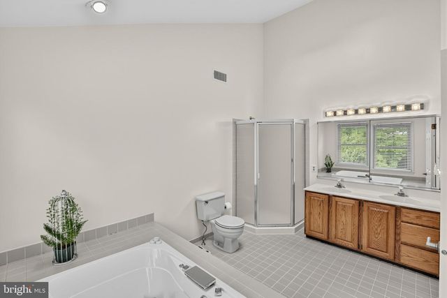 700 FOX HOLLOW DR, Yardley, PA 19067