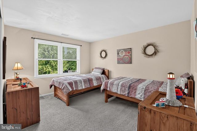 700 FOX HOLLOW DR, Yardley, PA 19067