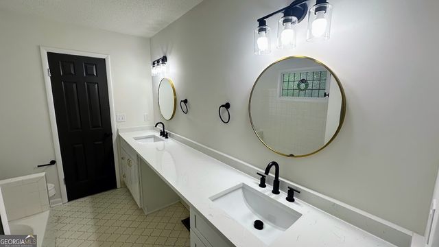 1524 Lakeshore Drive, Anniston, AL 36207