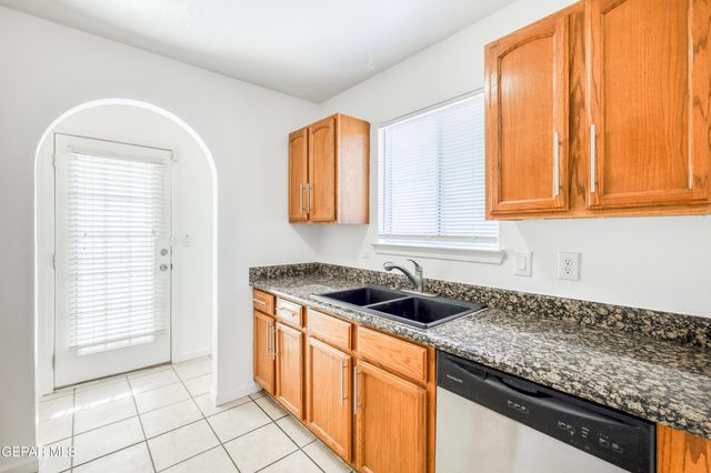 5982 Valle Del Sol Drive, El Paso, TX 79924