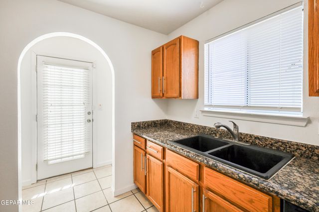 5982 Valle Del Sol Drive, El Paso, TX 79924