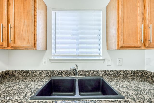 5982 Valle Del Sol Drive, El Paso, TX 79924