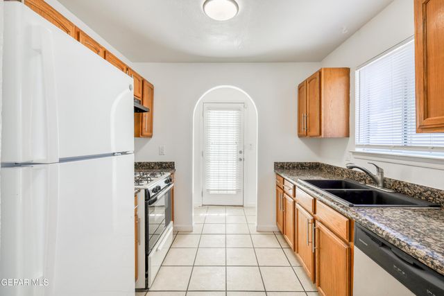 5982 Valle Del Sol Drive, El Paso, TX 79924