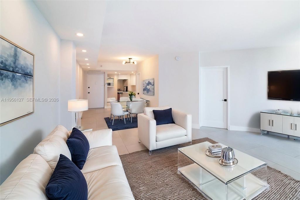 Image 10 of property listing at 825 Brickell Bay Dr 1448, Miami, FL 33131