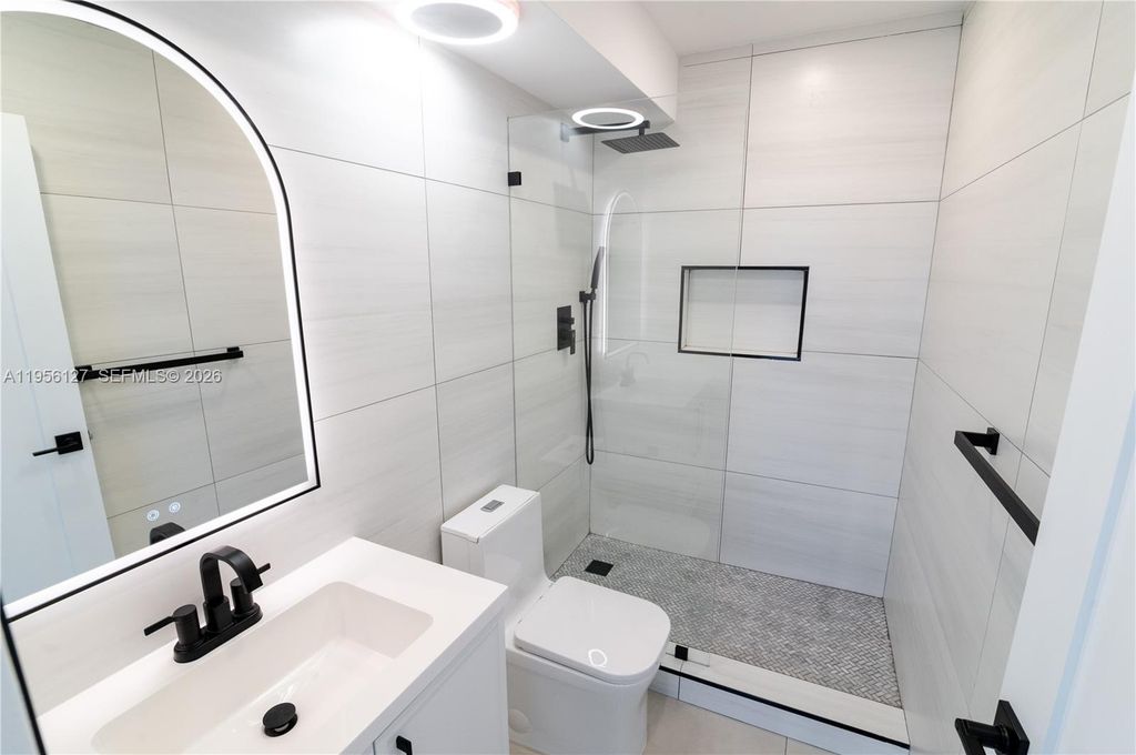 Image 16 of property listing at 825 Brickell Bay Dr 1448, Miami, FL 33131