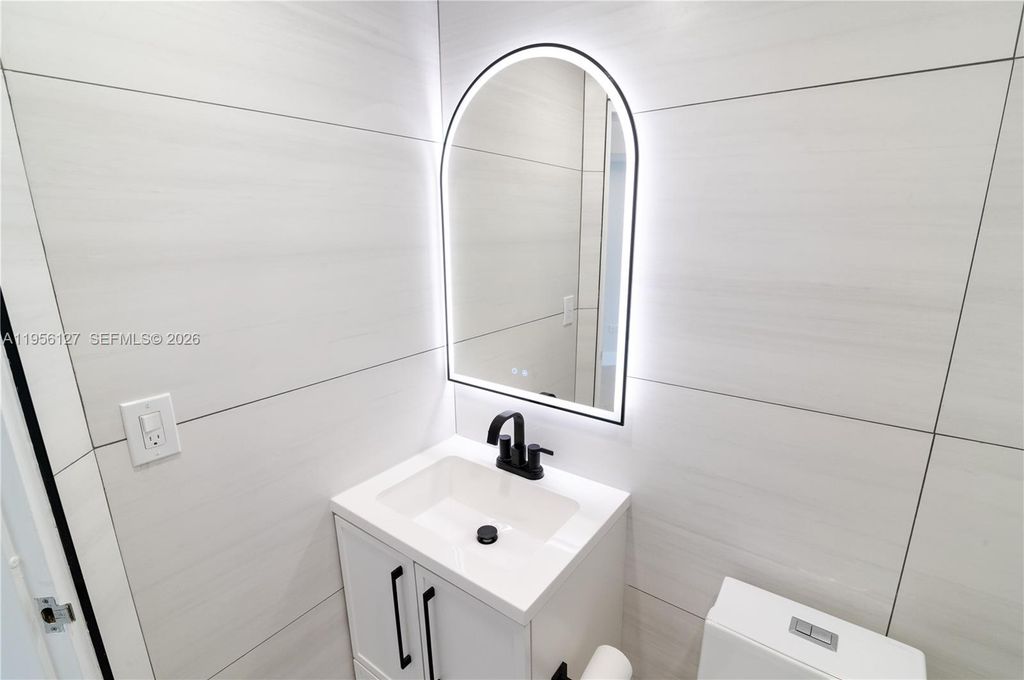 Image 17 of property listing at 825 Brickell Bay Dr 1448, Miami, FL 33131