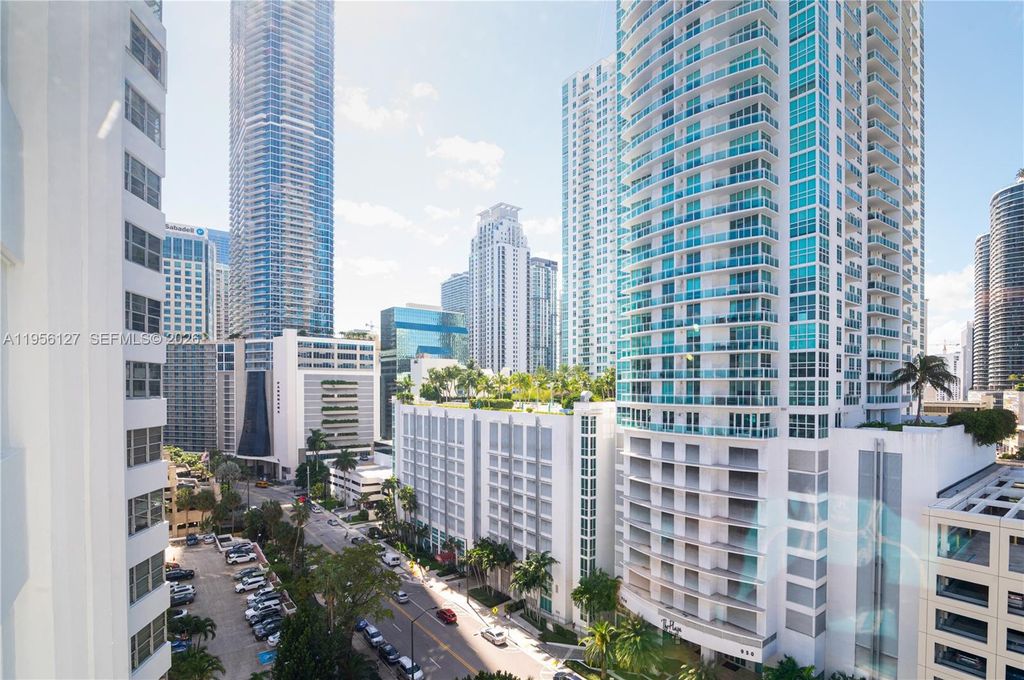 Image 20 of property listing at 825 Brickell Bay Dr 1448, Miami, FL 33131