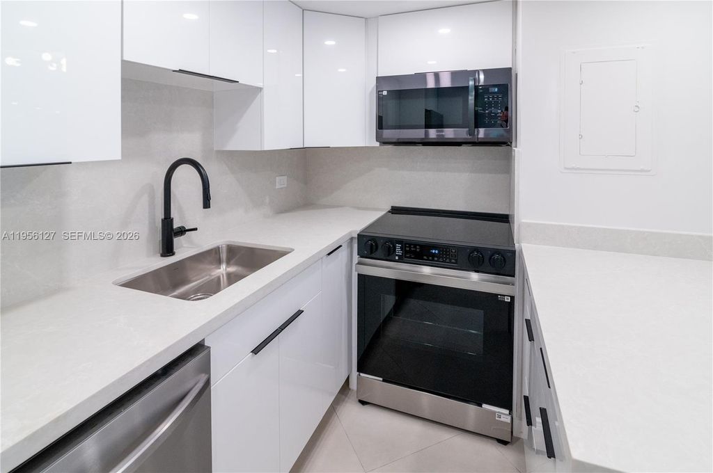 Image 3 of property listing at 825 Brickell Bay Dr 1448, Miami, FL 33131