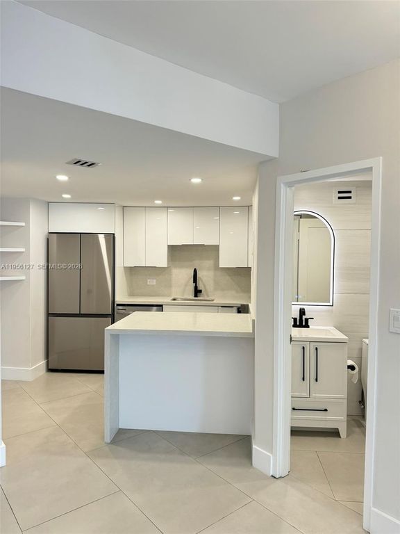 Image 5 of property listing at 825 Brickell Bay Dr 1448, Miami, FL 33131