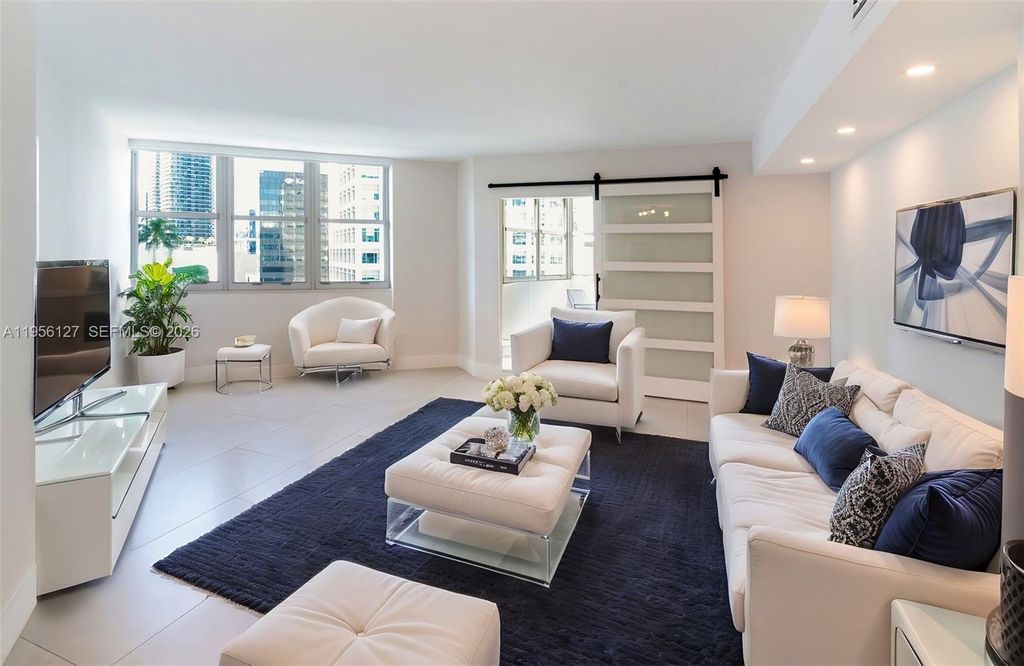Image 8 of property listing at 825 Brickell Bay Dr 1448, Miami, FL 33131
