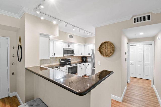 11790 Saint Andrews Place 102, Wellington, FL 33414