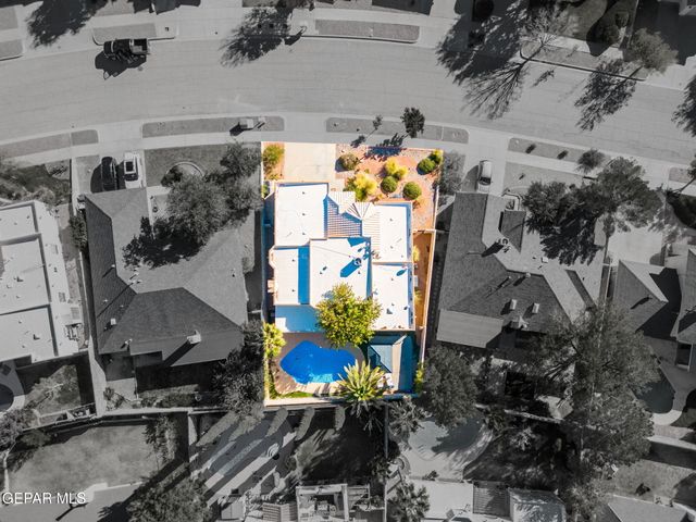 6825 Canyon Run Drive, El Paso, TX 79912