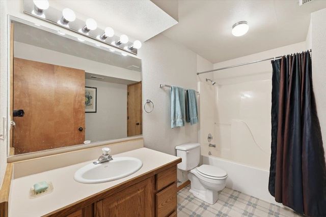 4709 E 41st Ct, Spokane, WA 99223