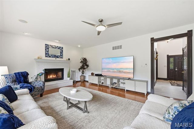 908 Green Arbor Drive, Fenton, MO 63026