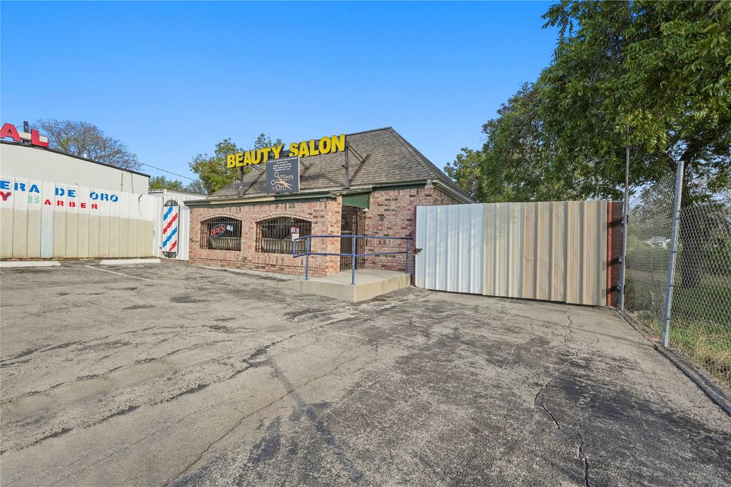 3021 E Lancaster Avenue, Fort Worth, TX 76103 — photo 2