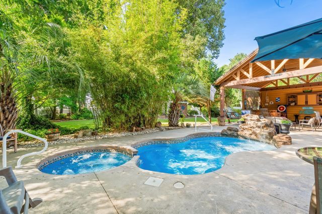 9734 Anchor Dr., Longs, SC 29568