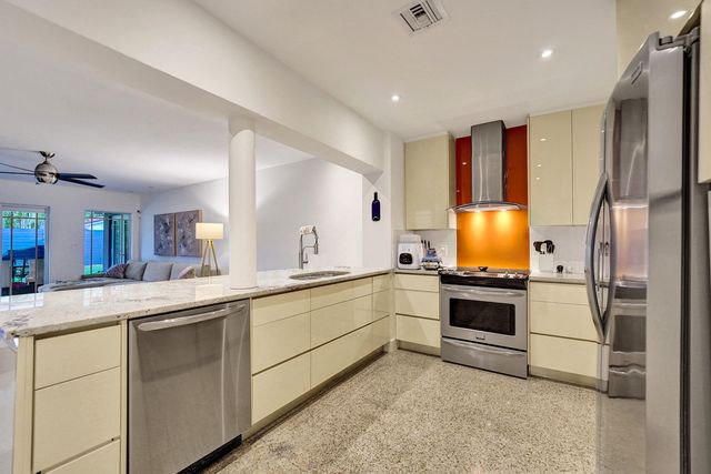 929 SW 18th Court, Fort Lauderdale, FL 33315