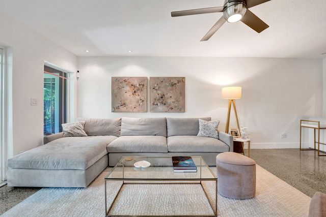 929 SW 18th Court, Fort Lauderdale, FL 33315