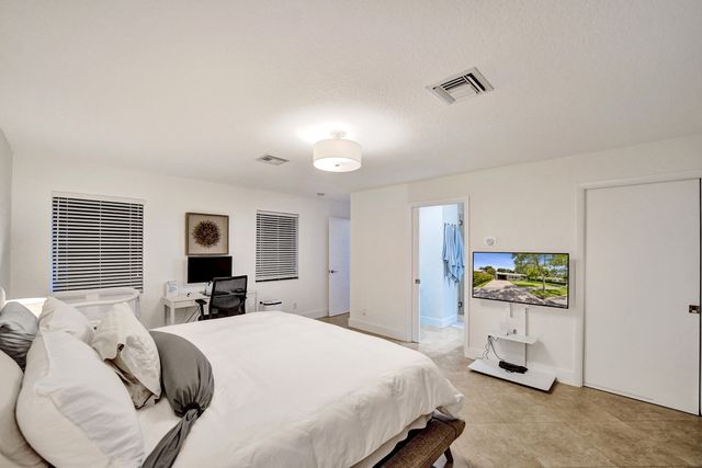 929 SW 18th Court, Fort Lauderdale, FL 33315