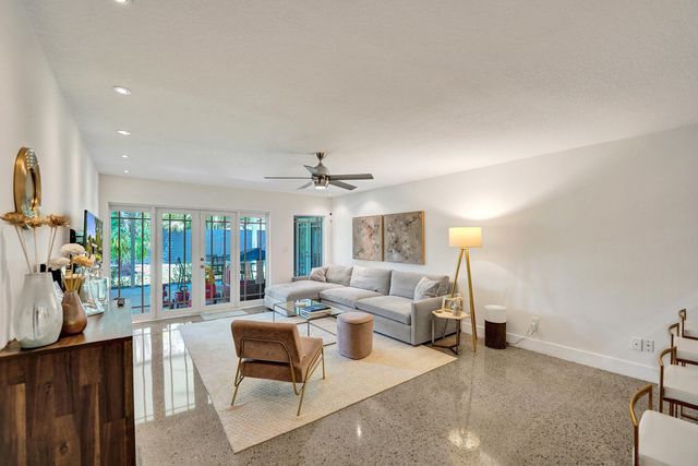 929 SW 18th Court, Fort Lauderdale, FL 33315
