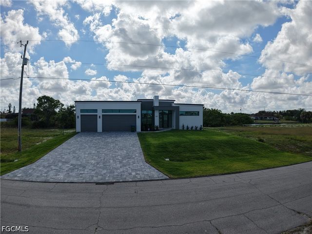 2135 SW 8th PL, Cape Coral, FL 33991