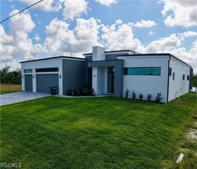 2135 SW 8th PL, Cape Coral, FL 33991