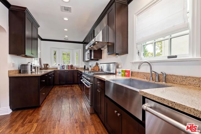 829 S Mullen Avenue, Los Angeles, CA 90005