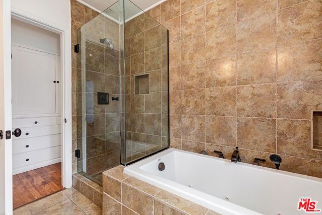 829 S Mullen Avenue, Los Angeles, CA 90005