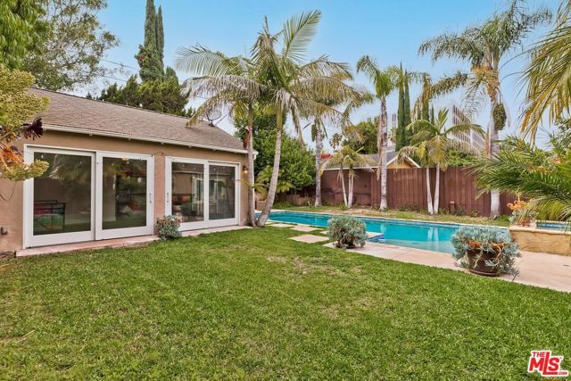 829 S Mullen Avenue, Los Angeles, CA 90005