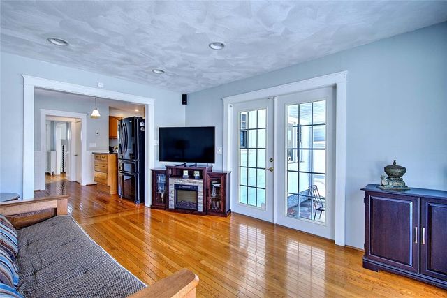 42 Mountain Avenue, East Providence, RI 02915