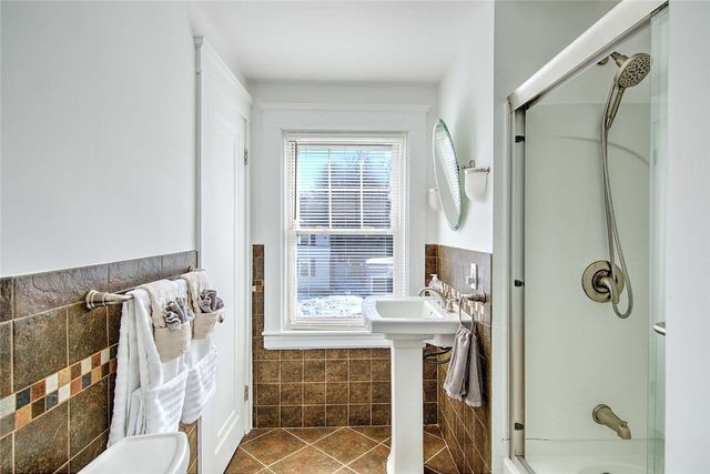 42 Mountain Avenue, East Providence, RI 02915