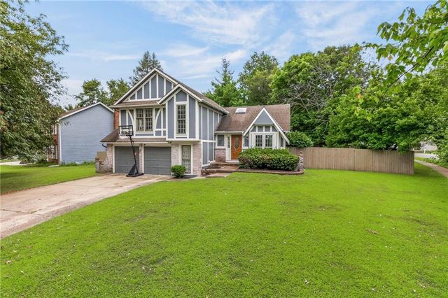 8216 NW Delta Drive, Kansas City, MO 64151