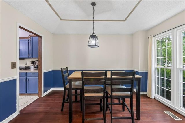 8216 NW Delta Drive, Kansas City, MO 64151