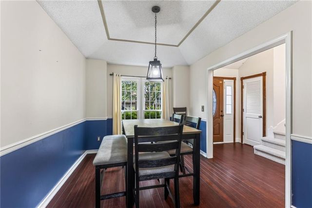 8216 NW Delta Drive, Kansas City, MO 64151