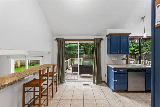 8216 NW Delta Drive, Kansas City, MO 64151