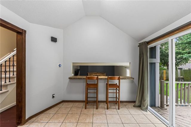 8216 NW Delta Drive, Kansas City, MO 64151