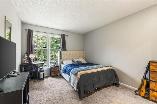 8216 NW Delta Drive, Kansas City, MO 64151
