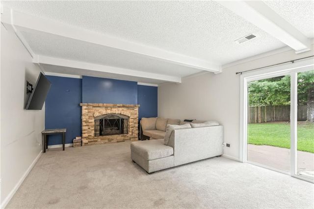 8216 NW Delta Drive, Kansas City, MO 64151