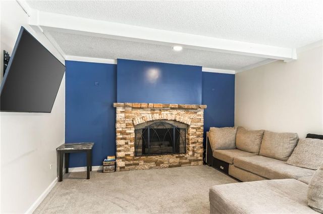 8216 NW Delta Drive, Kansas City, MO 64151